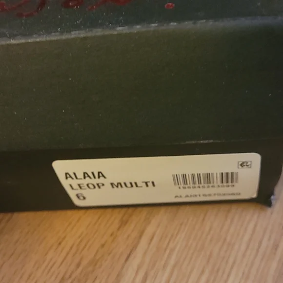 Size 6 Betsey Johnson Alaia heels - Picture 5 of 5